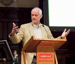 Spreker Niels Louwaars tijdens debat 3, It's the food, my friend! 2014